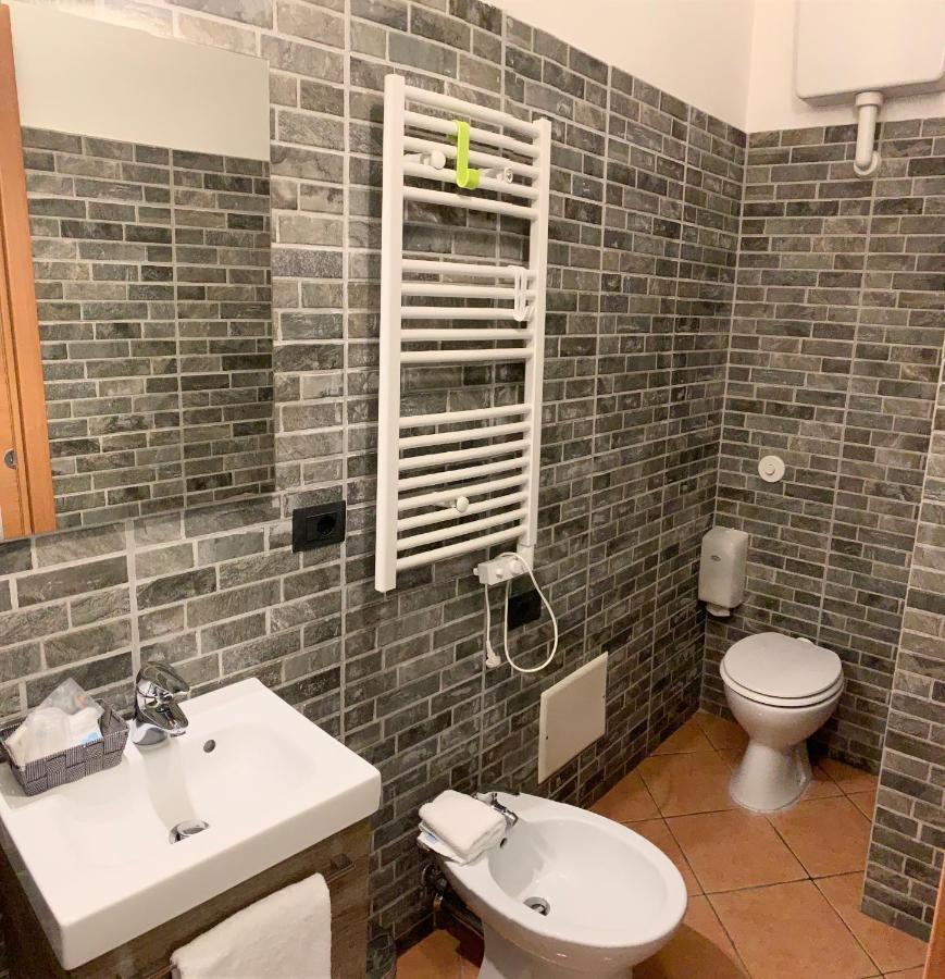 Affittacamere Virginia'S Rooms เจนัว ภายนอก รูปภาพ