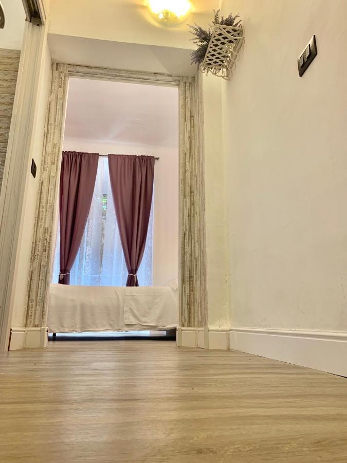 Affittacamere Virginia'S Rooms เจนัว ภายนอก รูปภาพ